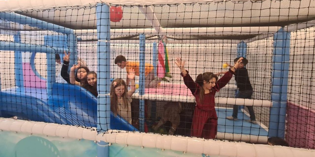 Amenajare loc de joaca de interior TurboParty, Bucuresti Amenajare loc de joaca de interior TurboParty, Bucuresti