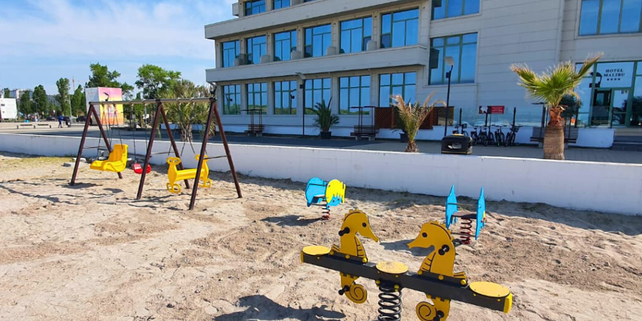 Amenajare complex de joaca exterior Hotel Malibu, Mamaia Amenajare complex de joaca exterior Hotel Malibu, Mamaia