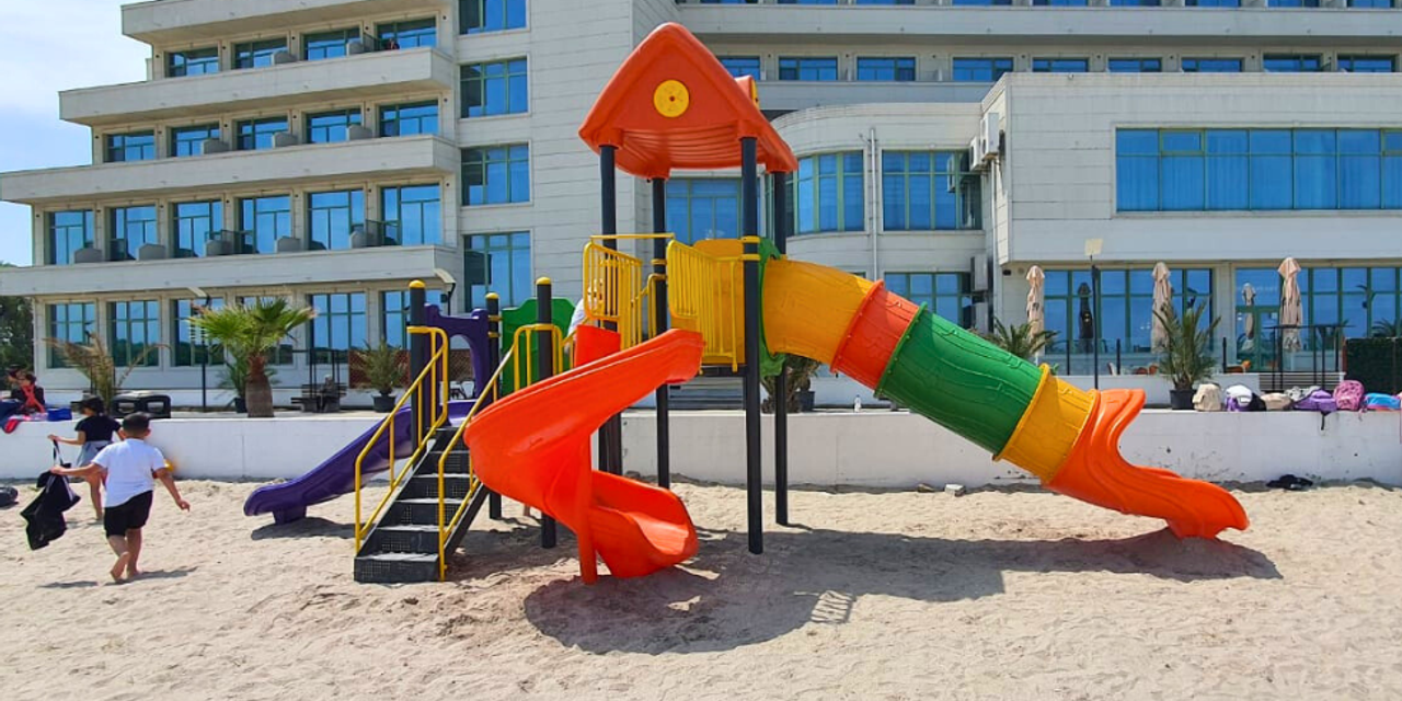 Amenajare complex de joaca exterior Hotel Malibu, Mamaia Amenajare complex de joaca exterior Hotel Malibu, Mamaia