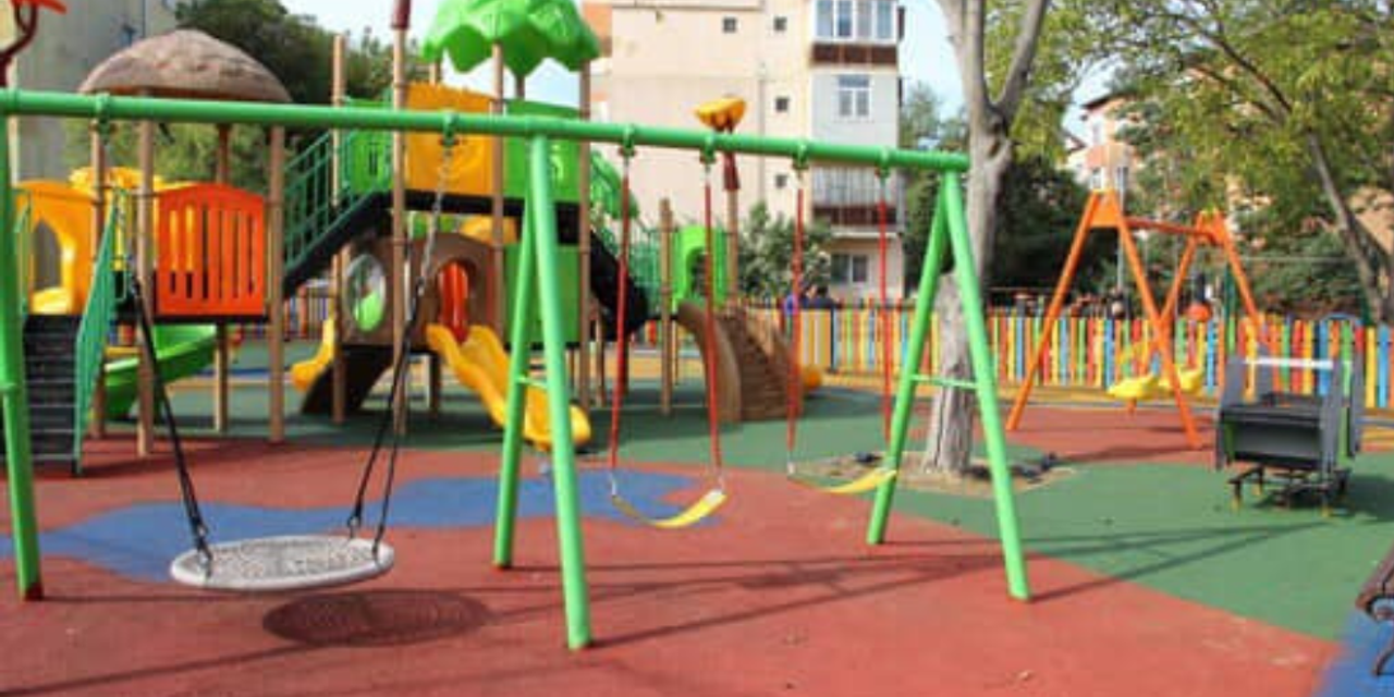 Amenajare complex de joaca exterior Primaria Zalau, Salaj Amenajare complex de joaca exterior Primaria Zalau, Salaj