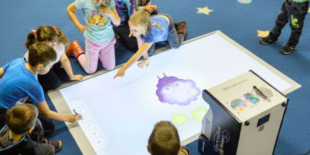 Proiector interacativ educativ Knowla pentru gradinite Waterboyz Proiector interacativ educativ Knowla pentru gradinite Waterboyz