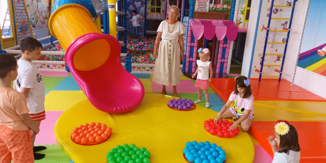 Amenajare loc de joaca de interior Zuzzy Kids, Botosani Amenajare loc de joaca de interior Zuzzy Kids, Botosani
