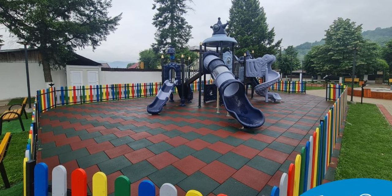 Arranging outdoor playground Eselnita Arranging outdoor playground Eselnita