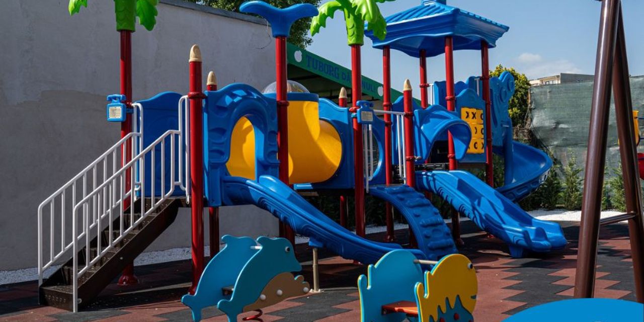 Amenajare loc de joaca exterior Hotel Dunarea Mamaia Amenajare loc de joaca exterior Hotel Dunarea Mamaia