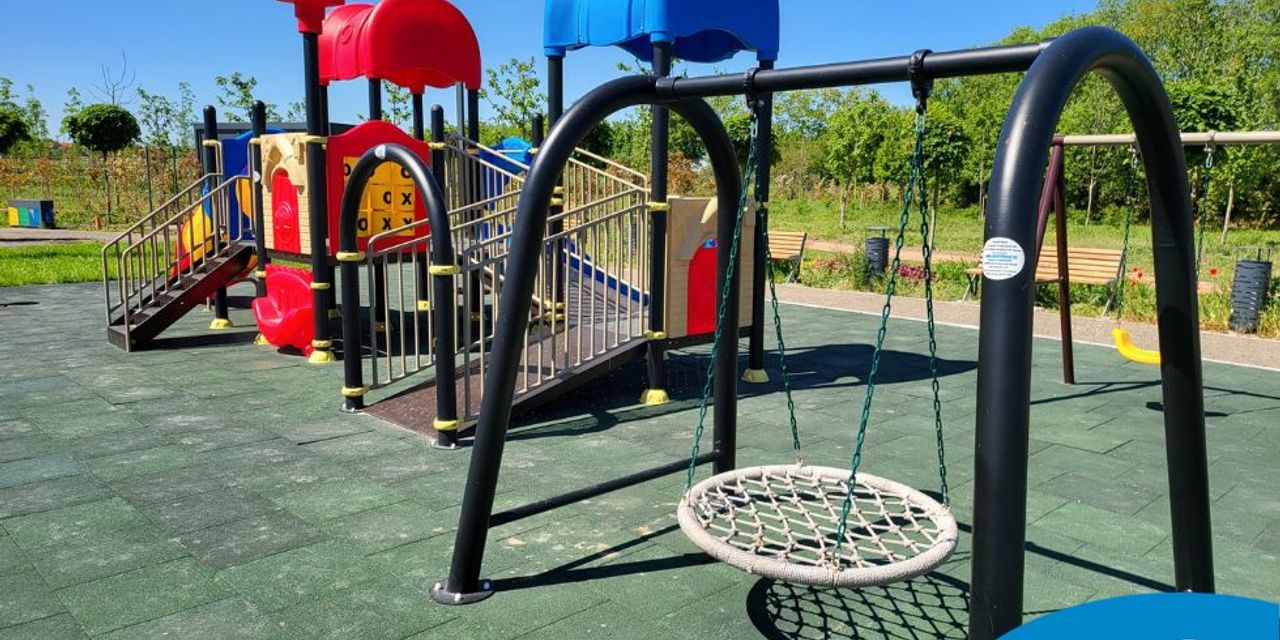 Designing outdoor playground Carei Park, Satu Mare Designing outdoor playground Carei Park, Satu Mare