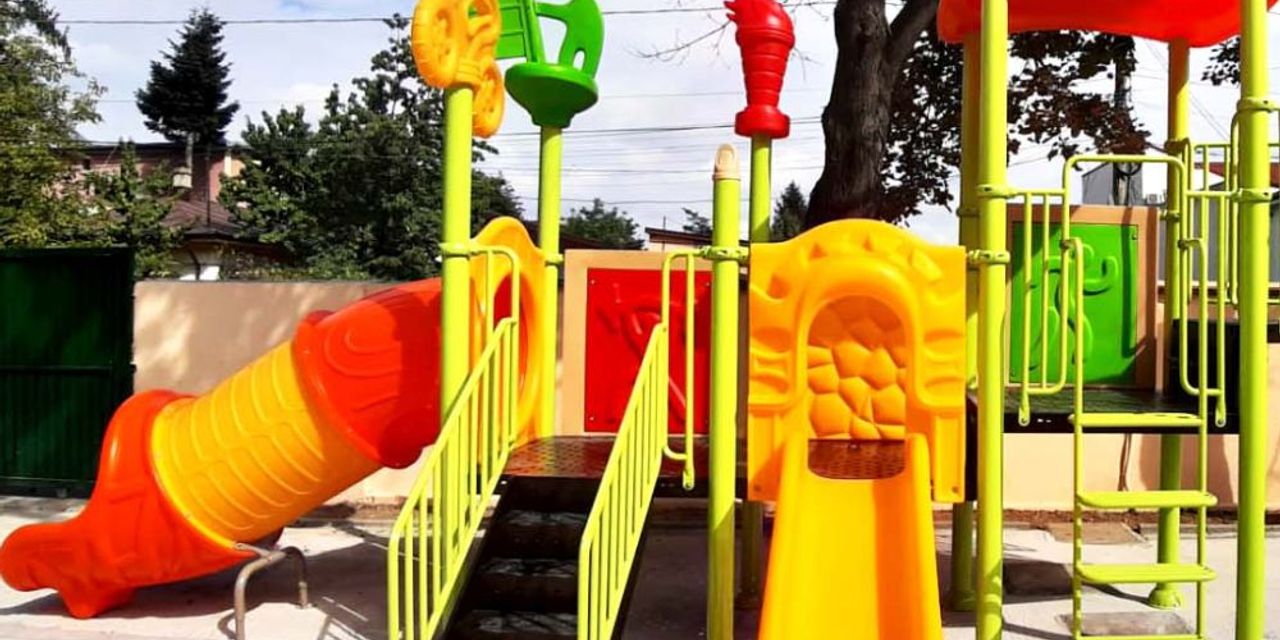 Amenajare complex de joaca exterior Primaria Calarasi, Parcul Queen