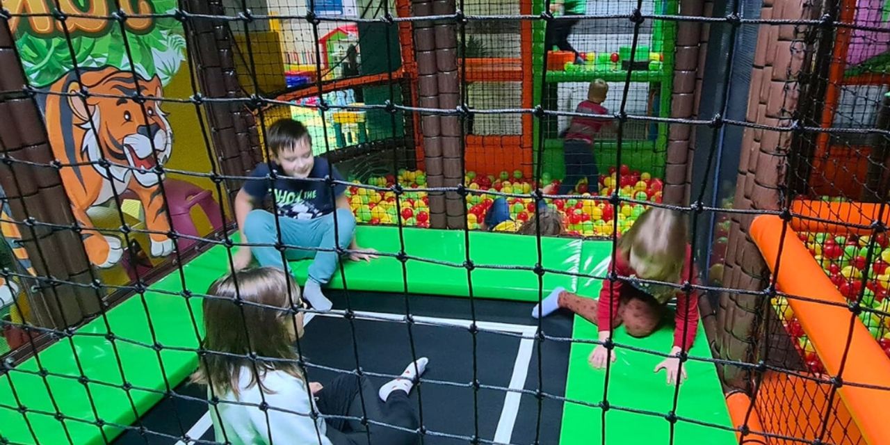 Amenajare loc de joaca de interior KidsClub Softplay, Comănești | Waterboyz Amenajare loc de joaca de interior KidsClub Softplay, Comănești | Waterboyz