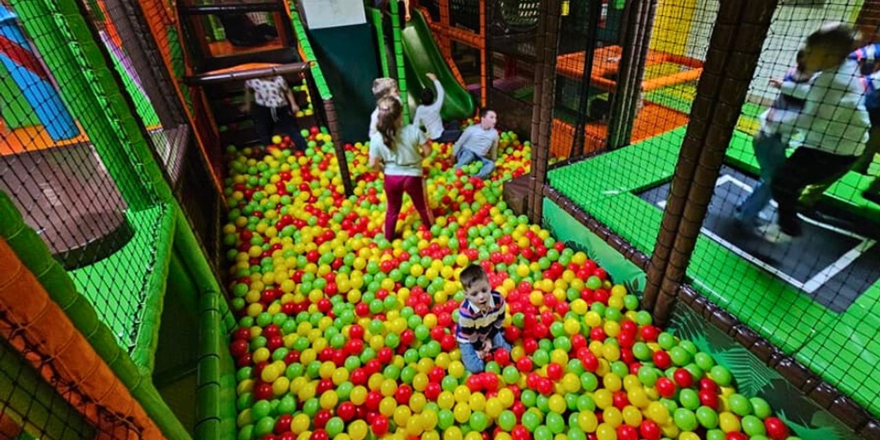 Amenajare loc de joaca de interior KidsClub Softplay, Comănești | Waterboyz Amenajare loc de joaca de interior KidsClub Softplay, Comănești | Waterboyz
