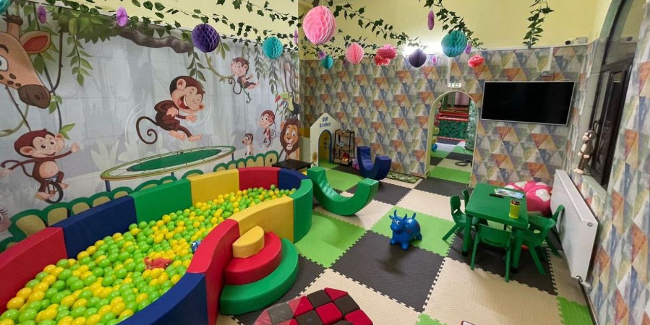 Amenajare loc de joaca de interior Jungle Jump, Targoviste Amenajare loc de joaca de interior Jungle Jump, Targoviste