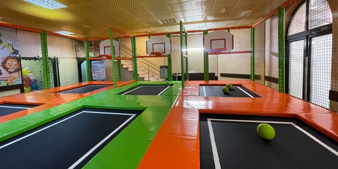 Amenajare loc de joaca de interior Jungle Jump, Targoviste Amenajare loc de joaca de interior Jungle Jump, Targoviste