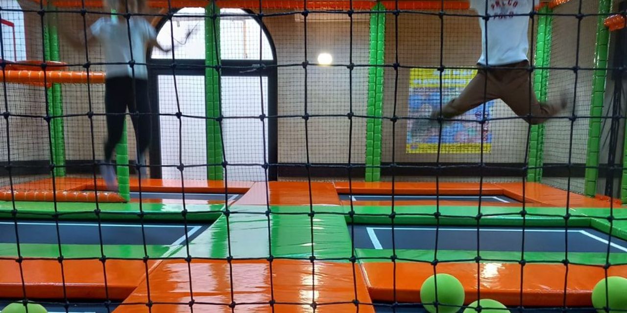 Amenajare loc de joaca de interior Jungle Jump, Targoviste Amenajare loc de joaca de interior Jungle Jump, Targoviste