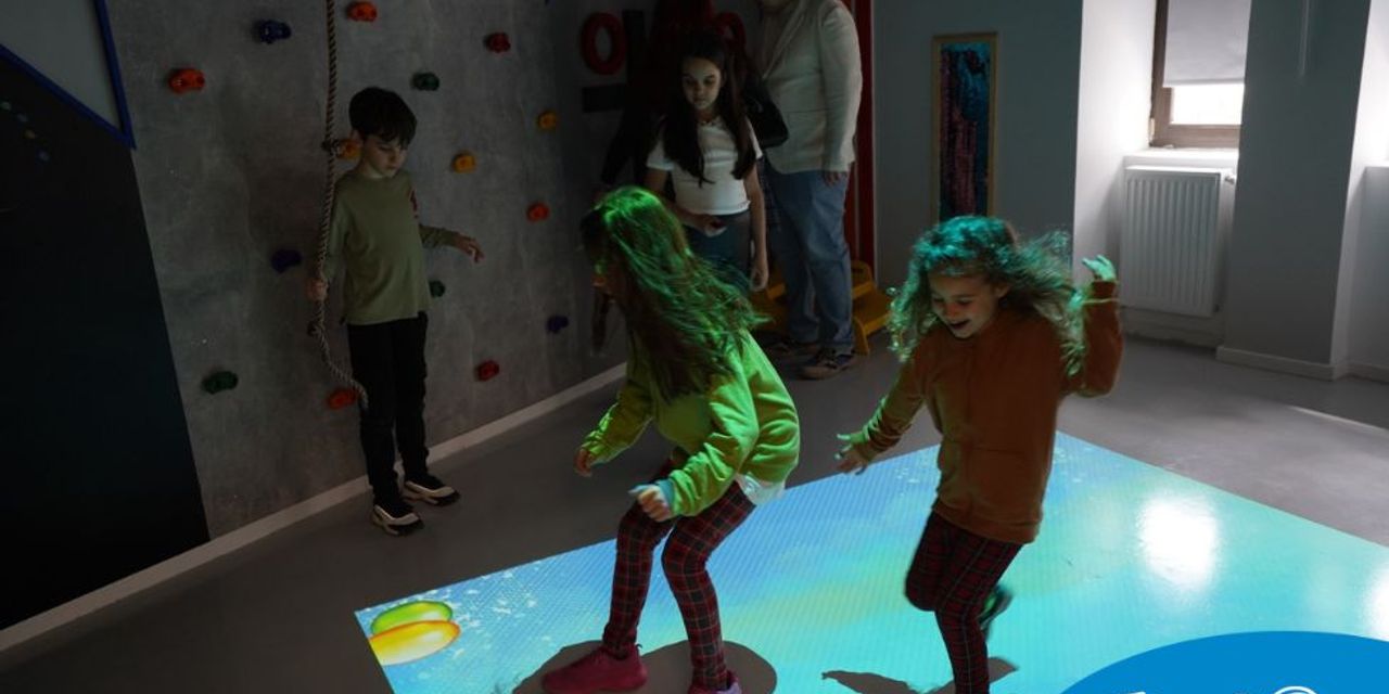 Podea interactiva FunFloor, Muzeu 3D Velonova Mirage Podea interactiva FunFloor, Muzeu 3D Velonova Mirage