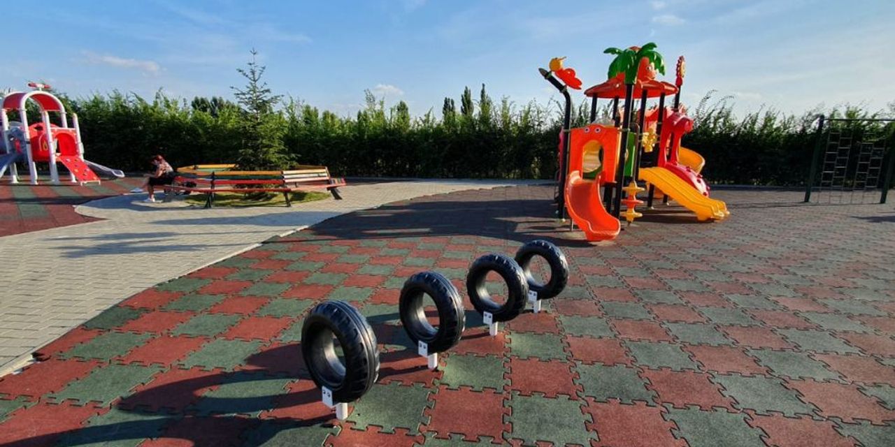 loc de joaca de exterior cartierul visoianu iasi 1 loc de joaca de exterior cartierul visoianu iasi 1