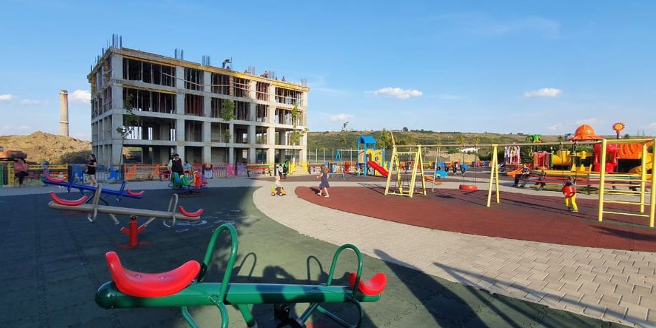 loc de joaca de exterior cartierul visoianu iasi 3 loc de joaca de exterior cartierul visoianu iasi 3