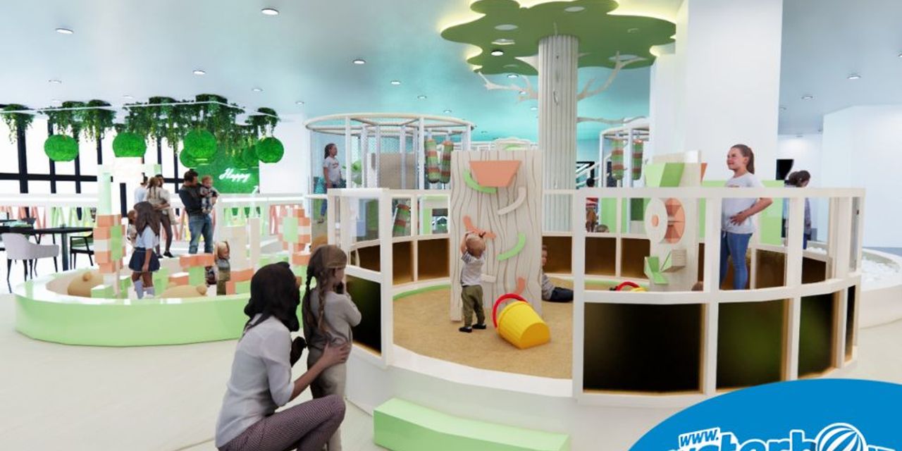 Loc de joacă de interior integrat &icirc;ntr-un proiect mixed-use, proiectat pentru siguranță, vizibilitate și interacțiune &icirc;ntre funcțiuni.