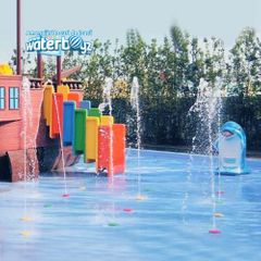 Gheizer interactiv cu jeturi verticale de apa pentru parcuri acvatice