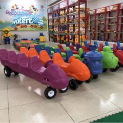 Masinute din plastic cu 4 locuri de interior pentru copii