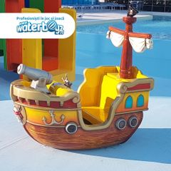 Nava piratilor decorativa acvatica din fibra de sticla cu sistem de stropire