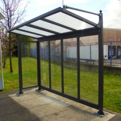 Bus shelter with a lateral wall Visit