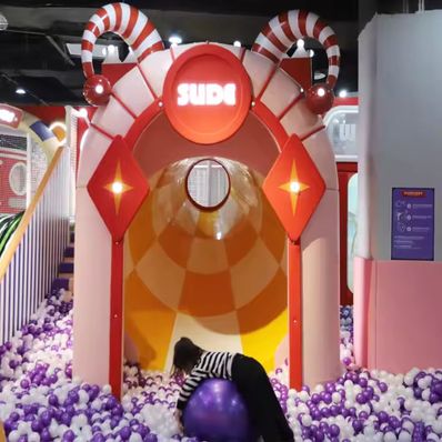 Amenajare completa loc de joaca de interior la cheie Purple City, 3-12 ani