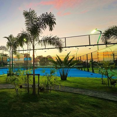 Teren de padel panoramic URBAN