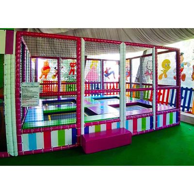 Trambulina modulara elastica pentru interior cu 4 locuri Junior, 400x396x200 cm, 3-12 ani