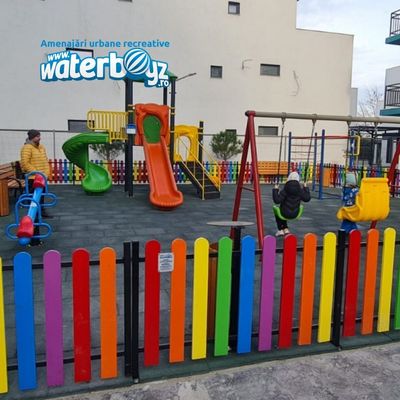 Gard colorat loc de joaca