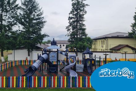 Arranging outdoor playground, Eselnita