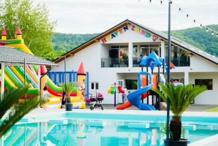 Amenajare loc de joaca de interior Green Heaven, Pucioasa Amenajare loc de joaca de interior Green Heaven, Pucioasa