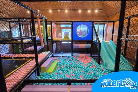 Loc de joacă interior pentru HoReCa: proiectul Joy Adventure la Popasul Baciului Loc de joacă interior pentru HoReCa: proiectul Joy Adventure la Popasul Baciului
