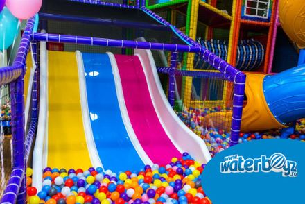 Locurile de joacă la mall: sfaturi pentru amenajarea unor spații family-friendly