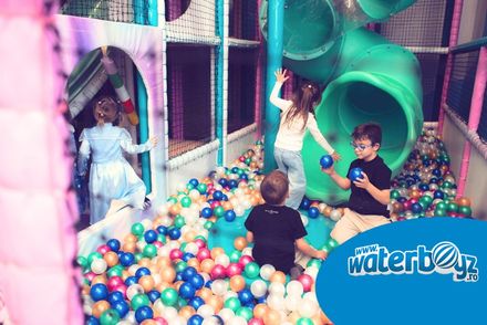 Piscina cu bile: atracția principală din orice spațiu de joacă