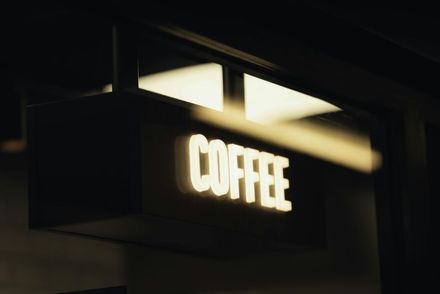 Play Café: ghid pentru amenajarea unei cafenele cu loc de joacă pentru copii Play Café: ghid pentru amenajarea unei cafenele cu loc de joacă pentru copii