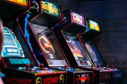  Sală de gaming arcade: jocuri must-have pentru business-ul tău 