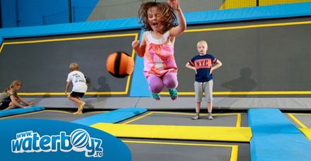  Trambuline elastice: cât de mult ajută în dezvoltarea copiilor și ce oferă un echipament de calitate?