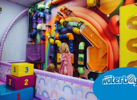 Amenajarea locurilor de joacă de exterior și interior la DAF Kids, Timișoara