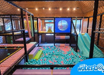 Loc de joacă interior pentru HoReCa: proiectul Joy Adventure la Popasul Baciului