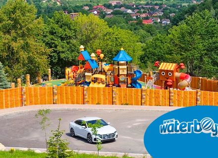 Club Vila Bran inaugurează un nou loc de joacă amenajat de Waterboyz