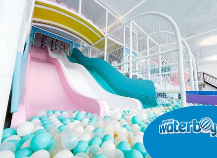 Top activități interactive și educative pentru copii într-un loc de joacă indoor