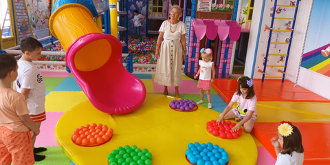 Amenajare loc de joaca de interior Zuzzy Kids, Botosani Amenajare loc de joaca de interior Zuzzy Kids, Botosani
