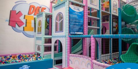 Amenajare complex de joaca exterior si interior DAF Kids Timisoara Amenajare complex de joaca exterior si interior DAF Kids Timisoara