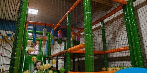 Amenajare loc de joaca interior AchiLand, Campulung Moldovenesc Amenajare loc de joaca interior AchiLand, Campulung Moldovenesc