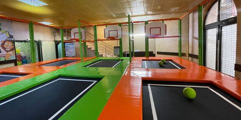 Amenajare loc de joaca de interior Jungle Jump, Targoviste Amenajare loc de joaca de interior Jungle Jump, Targoviste
