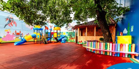 Loc de joacă școlar cu suprafață de impact din cauciuc și echipamente de joacă pentru copii Loc de joacă școlar cu suprafață de impact din cauciuc și echipamente de joacă pentru copii