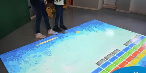 Podeaua interactivă Fun Floor EDU aduce tehnologia și mișcarea în experiența de joacă a copiilor. Podeaua interactivă Fun Floor EDU aduce tehnologia și mișcarea în experiența de joacă a copiilor.