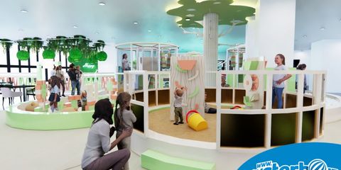 Loc de joacă de interior integrat &icirc;ntr-un proiect mixed-use, proiectat pentru siguranță, vizibilitate și interacțiune &icirc;ntre funcțiuni.
