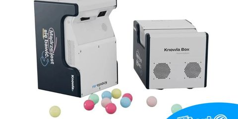 Sistem interactiv Knowla Box pentru proiecții pe perete și podea