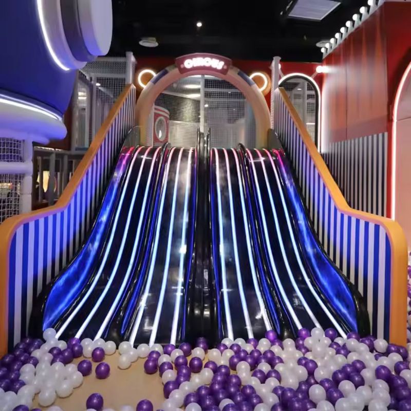 Amenajare completa loc de joaca de interior la cheie Purple City, 3-12 ani
