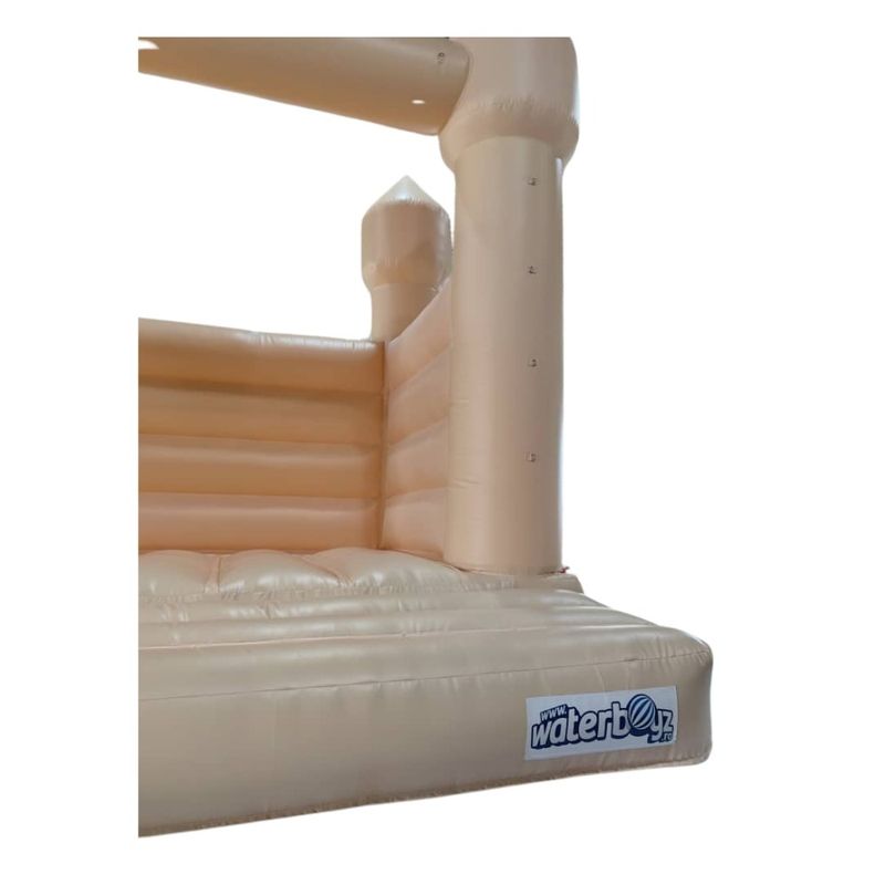 Castel gonflabil roz model 3