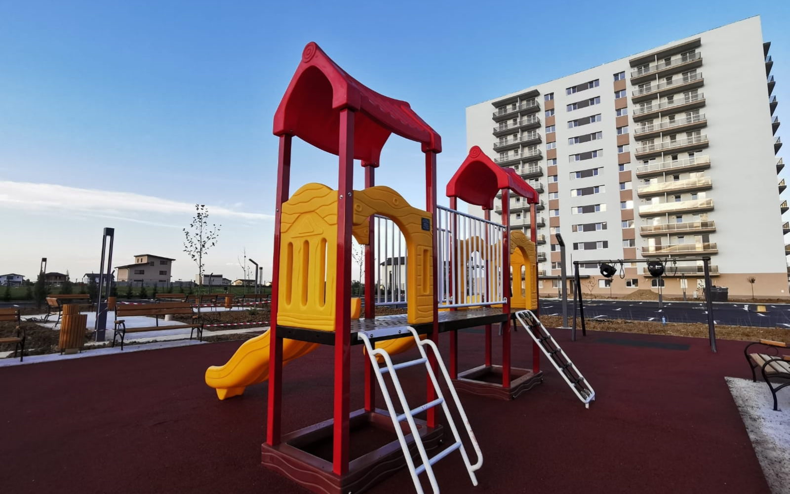 Amenajare complex de joaca exterior Primaria Calarasi, Parcul Queen